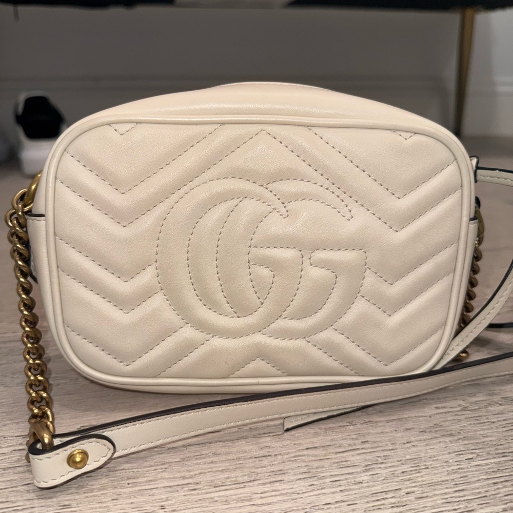 Gucci GG Marmont Camera Bag
Matelasse Mini White - Picture 6 of 13